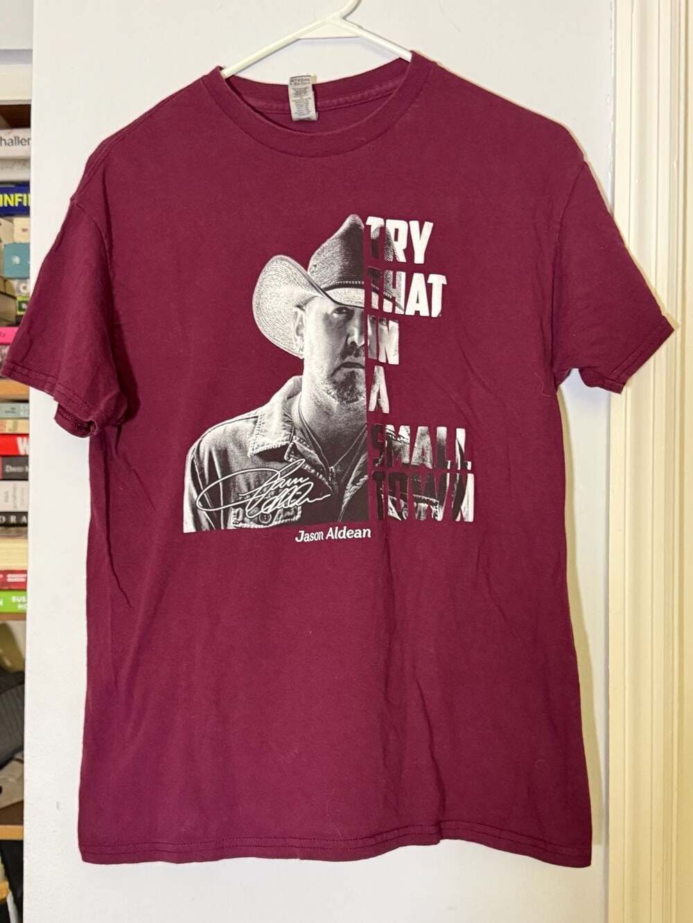 Gildan Jason Aldean Try That In A Small Town T-Shirt Size Medium Maroon